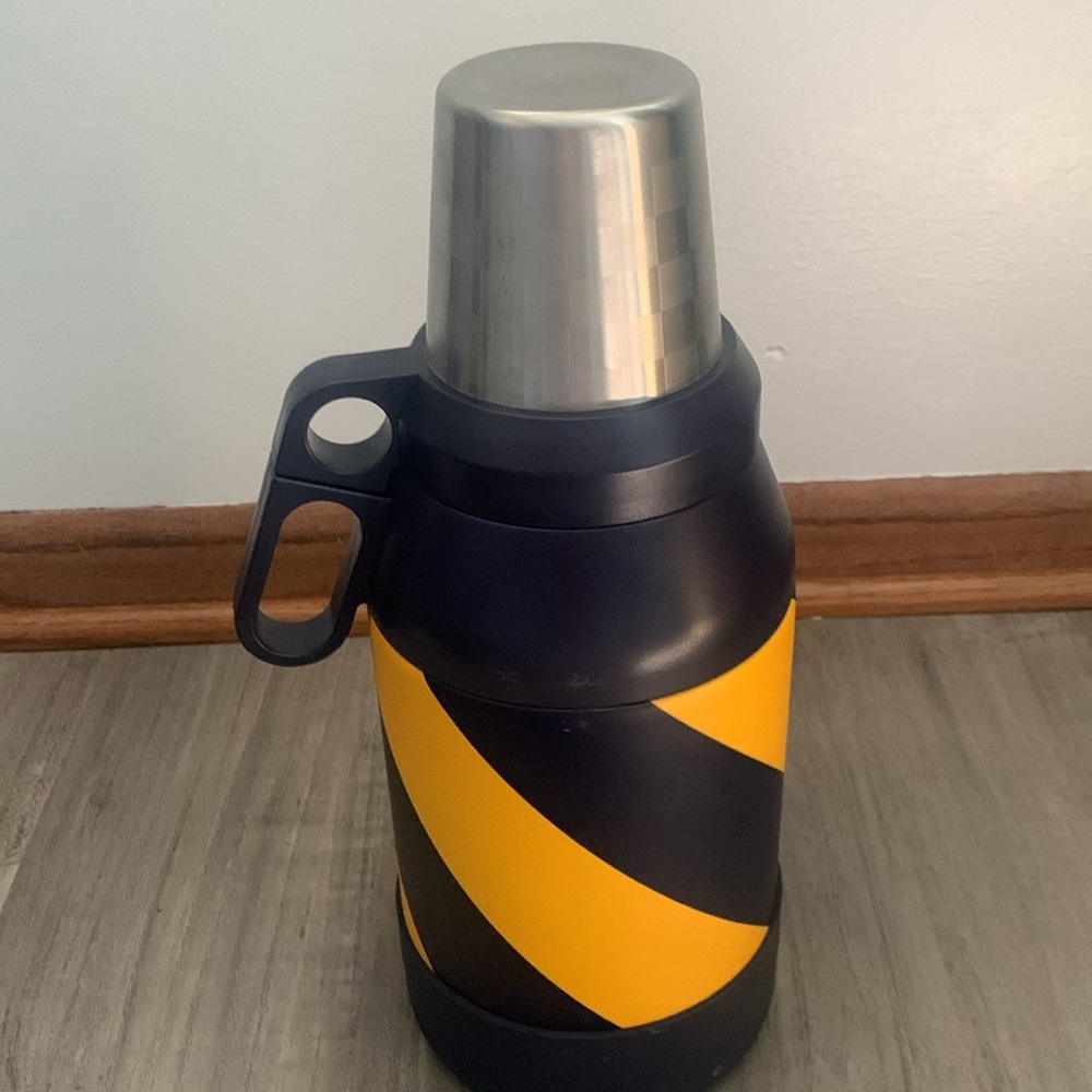 Rowing Blazers 64 Oz Insulated Growler with 4 Cups. - Picture 4 of 10